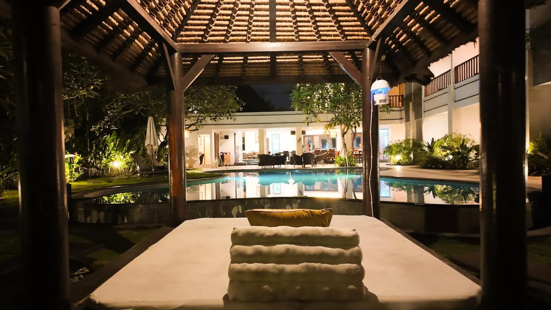 Villa Diana Bali 16 Bedrooms Seminyak  Seminyak (Bali)