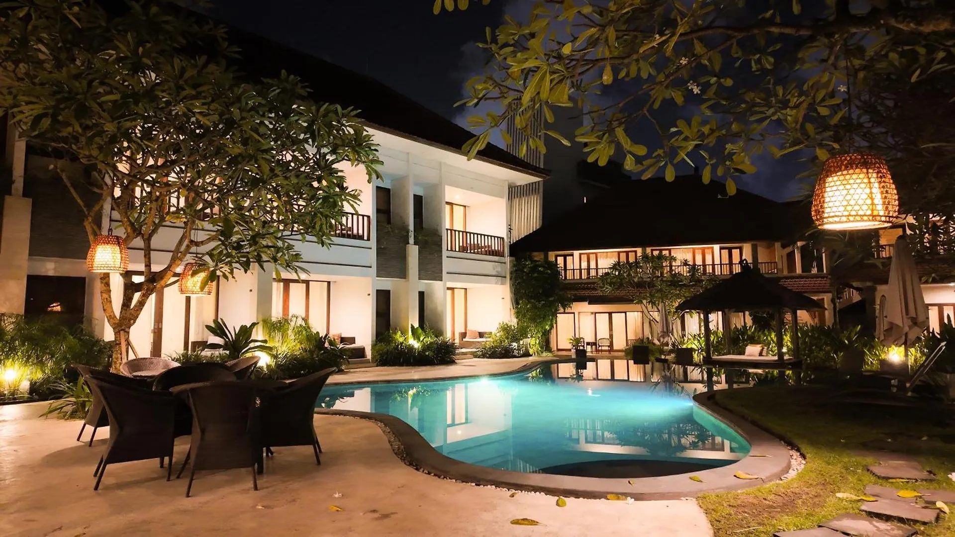 Villa Diana Bali 16 Bedrooms Seminyak  Seminyak (Bali)