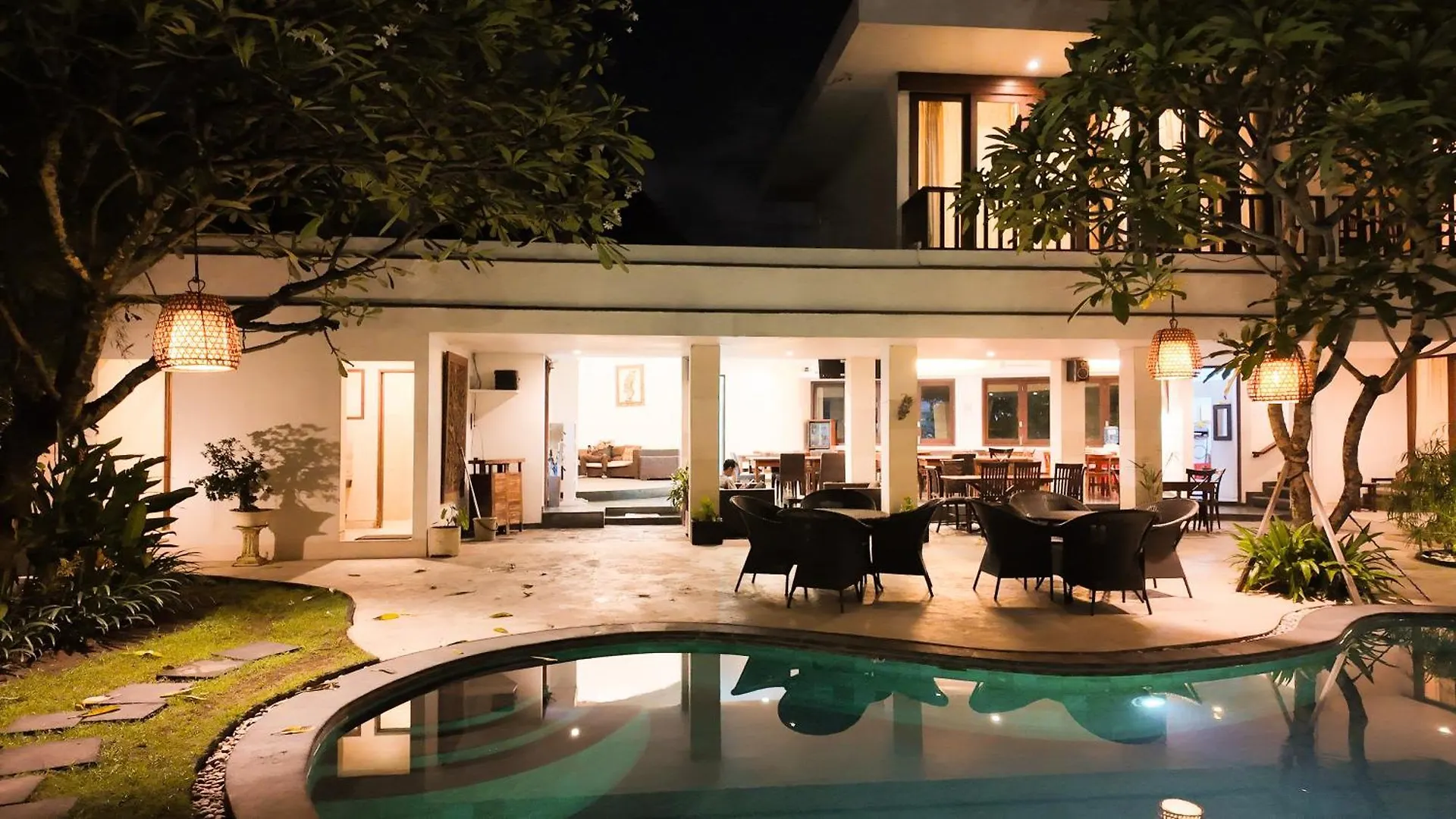 Villa Diana Bali 16 Bedrooms Seminyak  Seminyak (Bali)