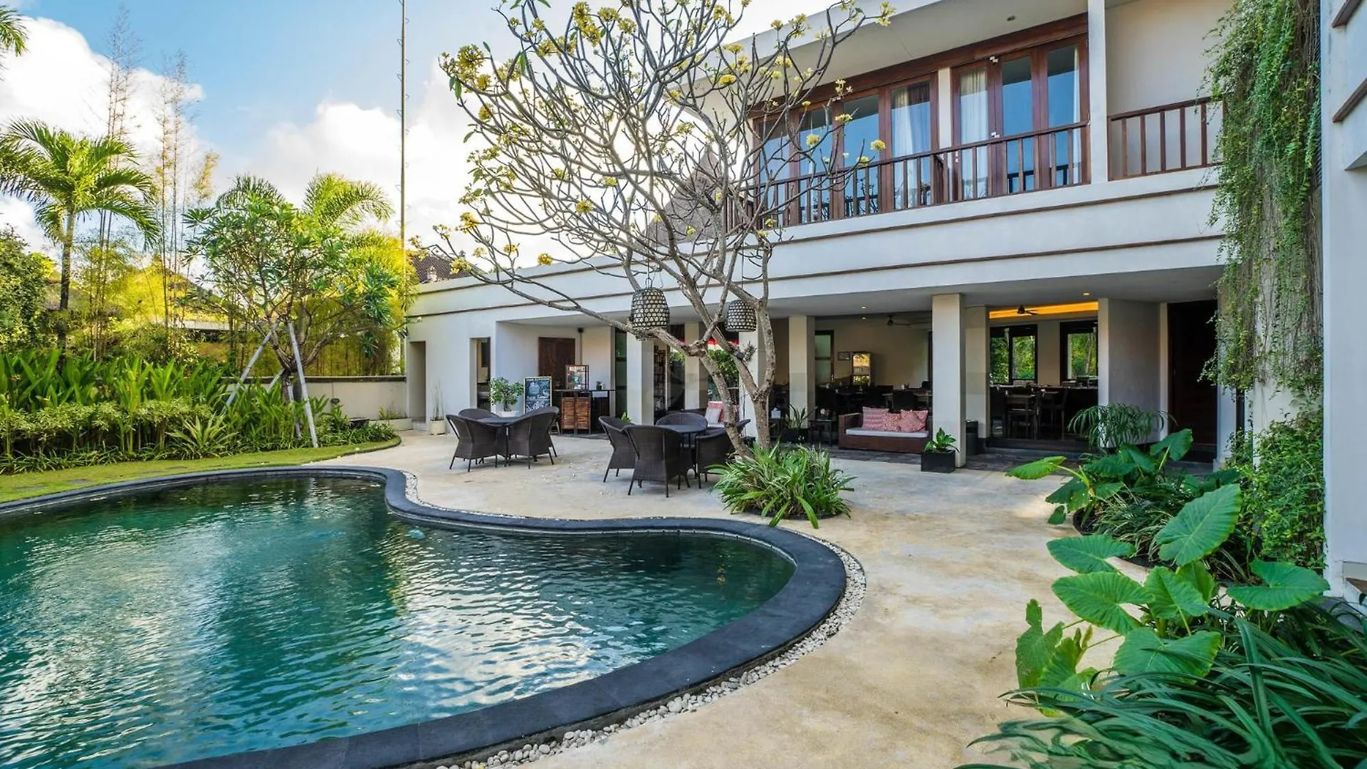 Villa Diana Bali 16 Bedrooms Seminyak  Indonesia