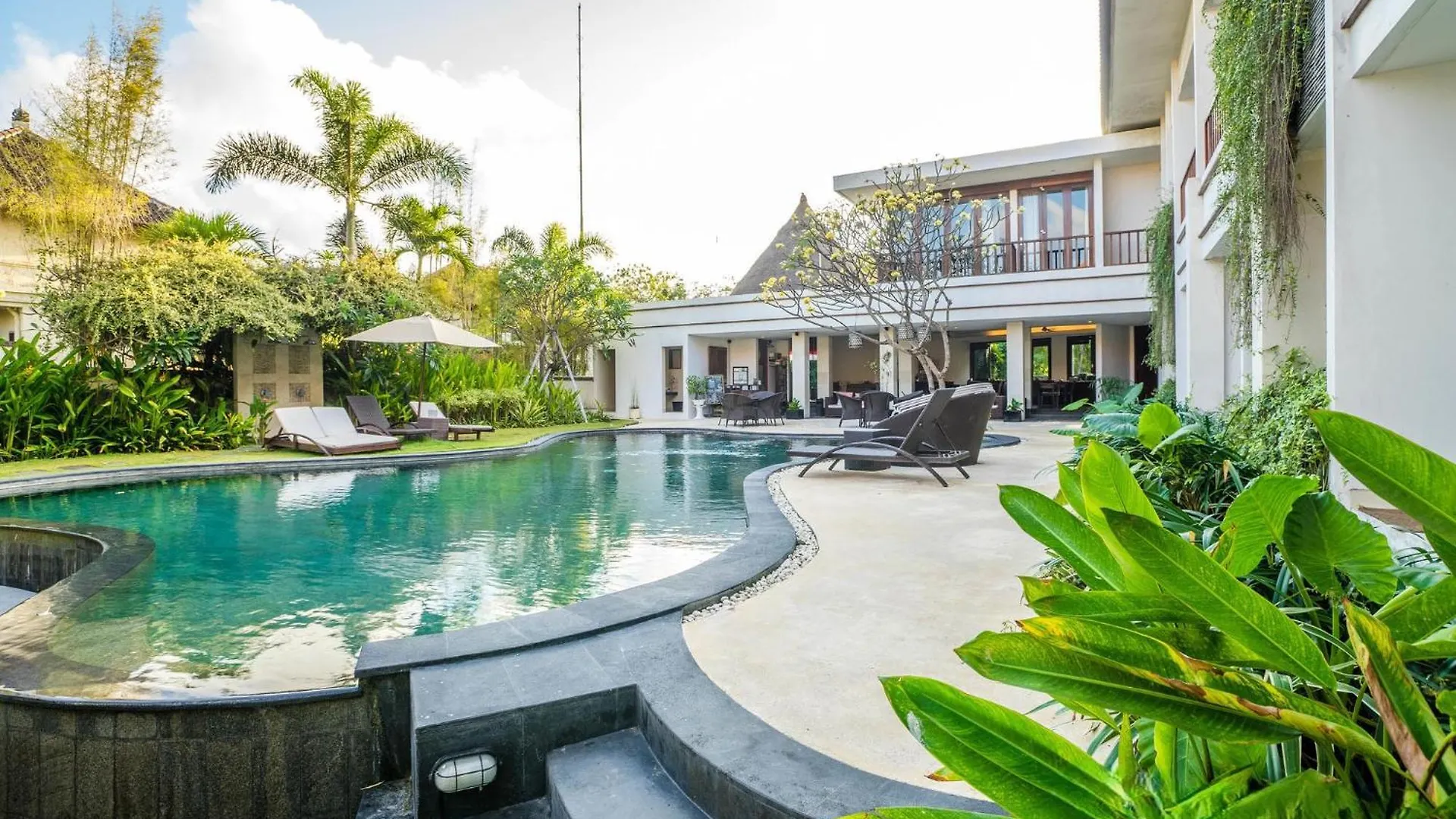 Villa Diana Bali 16 Bedrooms Seminyak