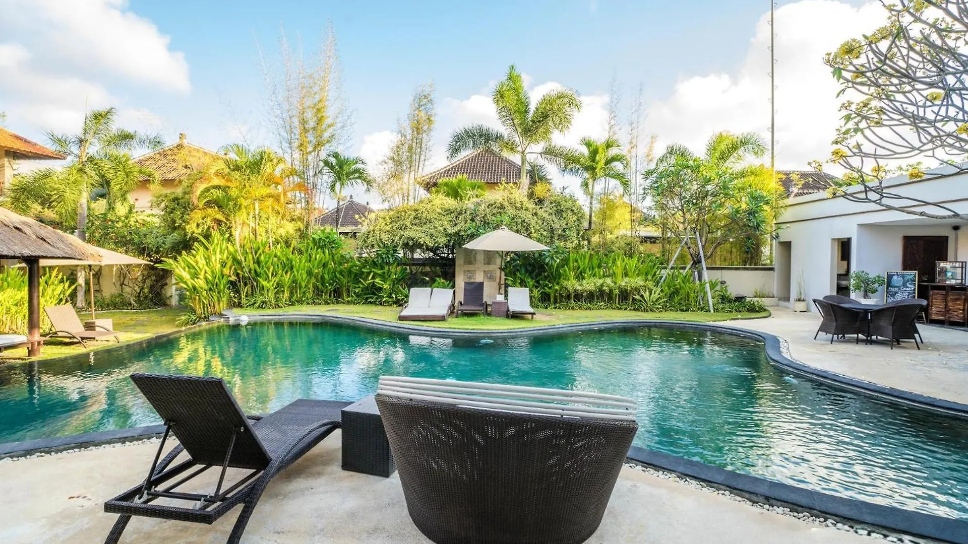 Villa Diana Bali 16 Bedrooms Seminyak  Indonesia
