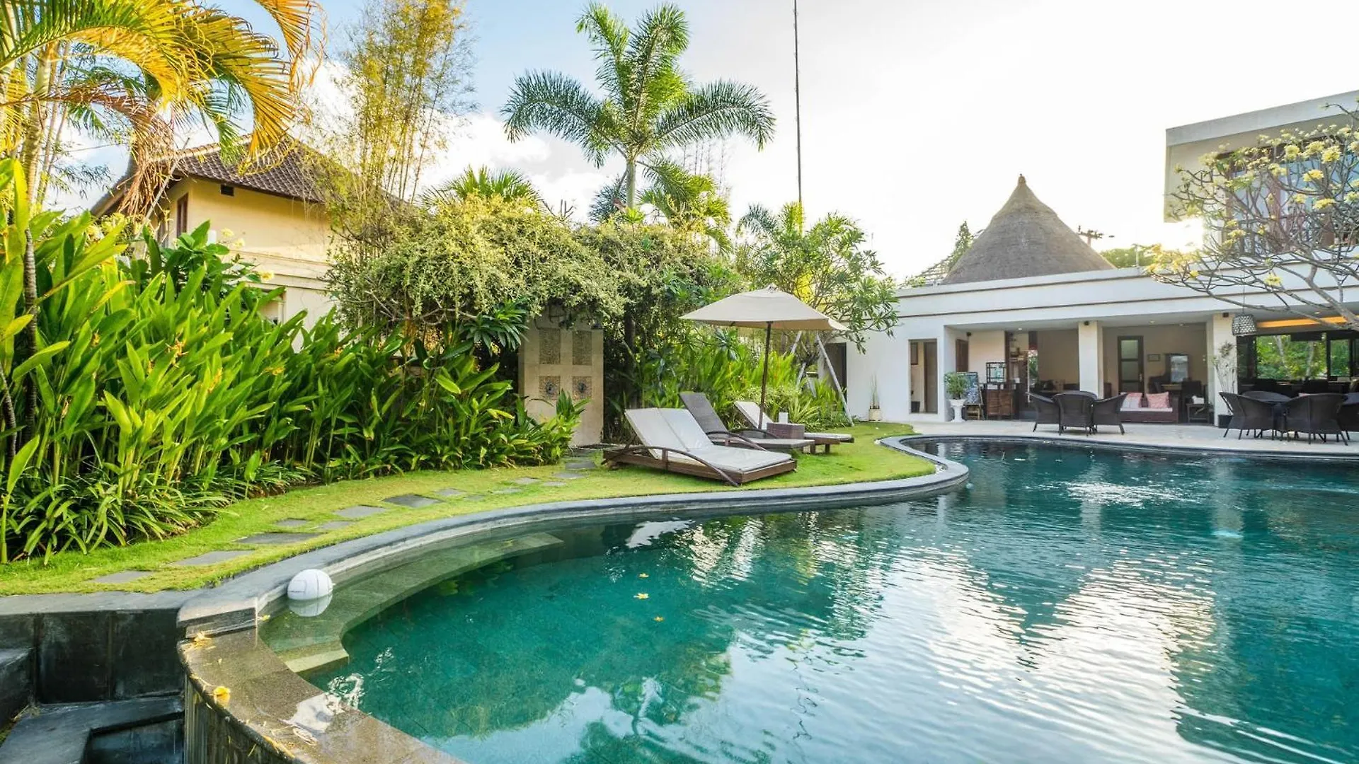 Villa Diana Bali 16 Bedrooms Seminyak