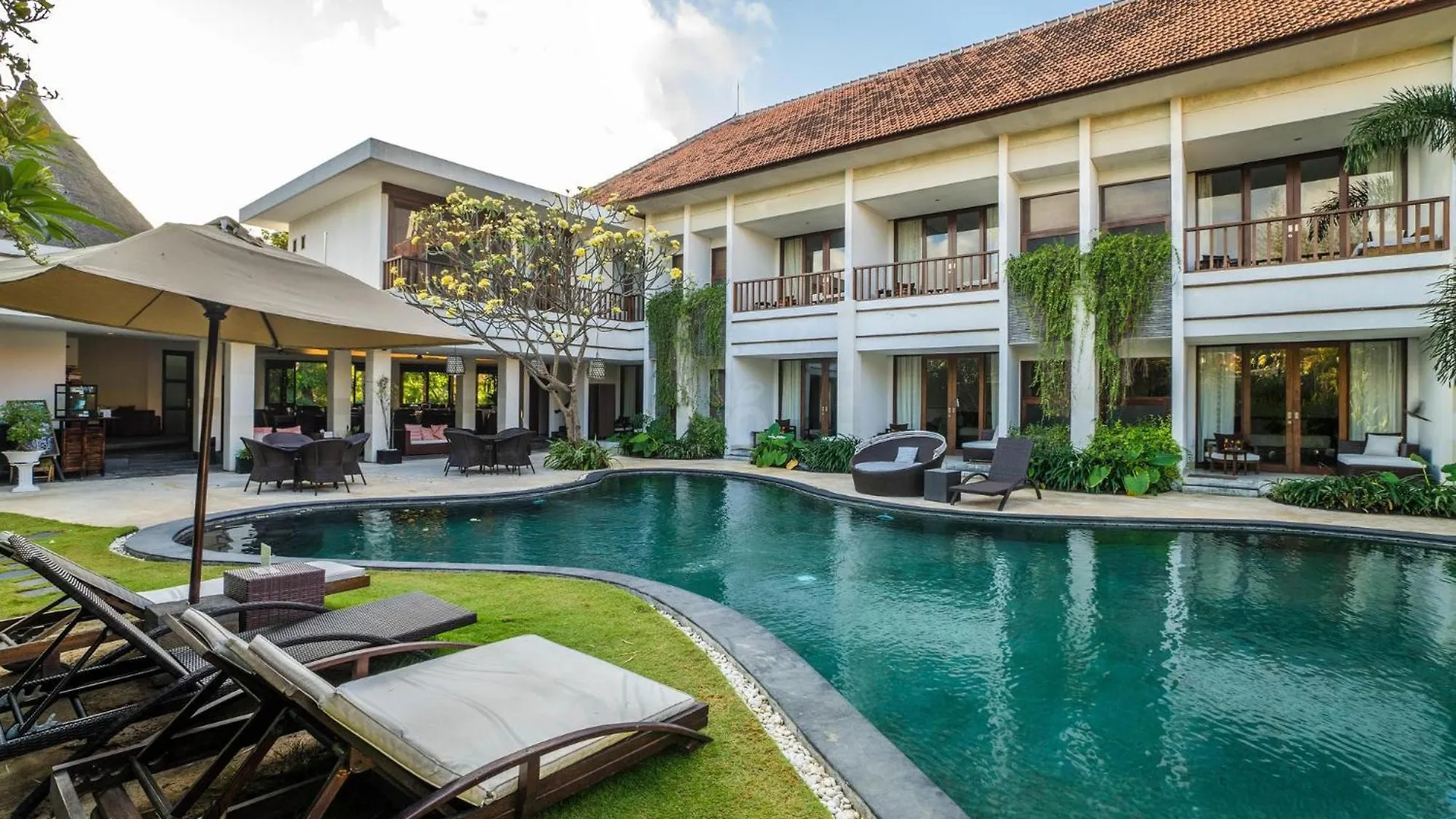 Villa Diana Bali 16 Bedrooms Seminyak